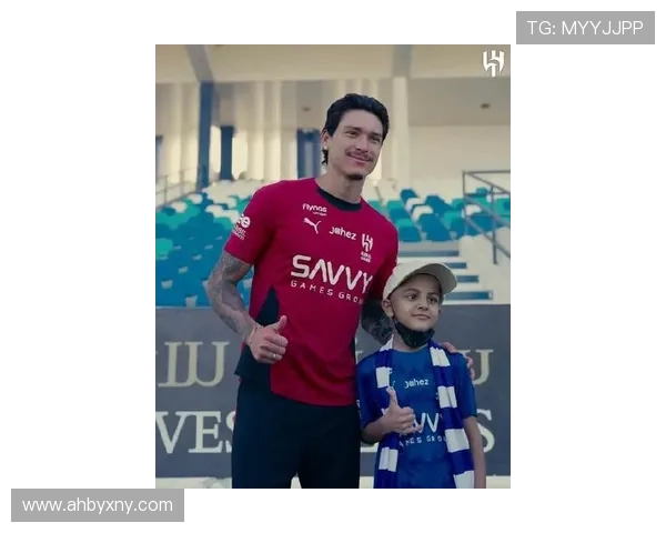 努涅斯在赛季中的惊艳表现引发球迷热议与媒体关注