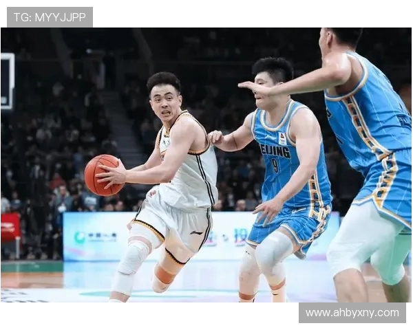 赵继伟：从青涩新星到篮球场上的领军人物的成长之路与辉煌成就